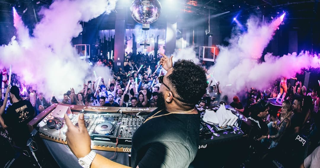 Beyond the Dance Floor: Interactive Wedding Entertainment Ideas